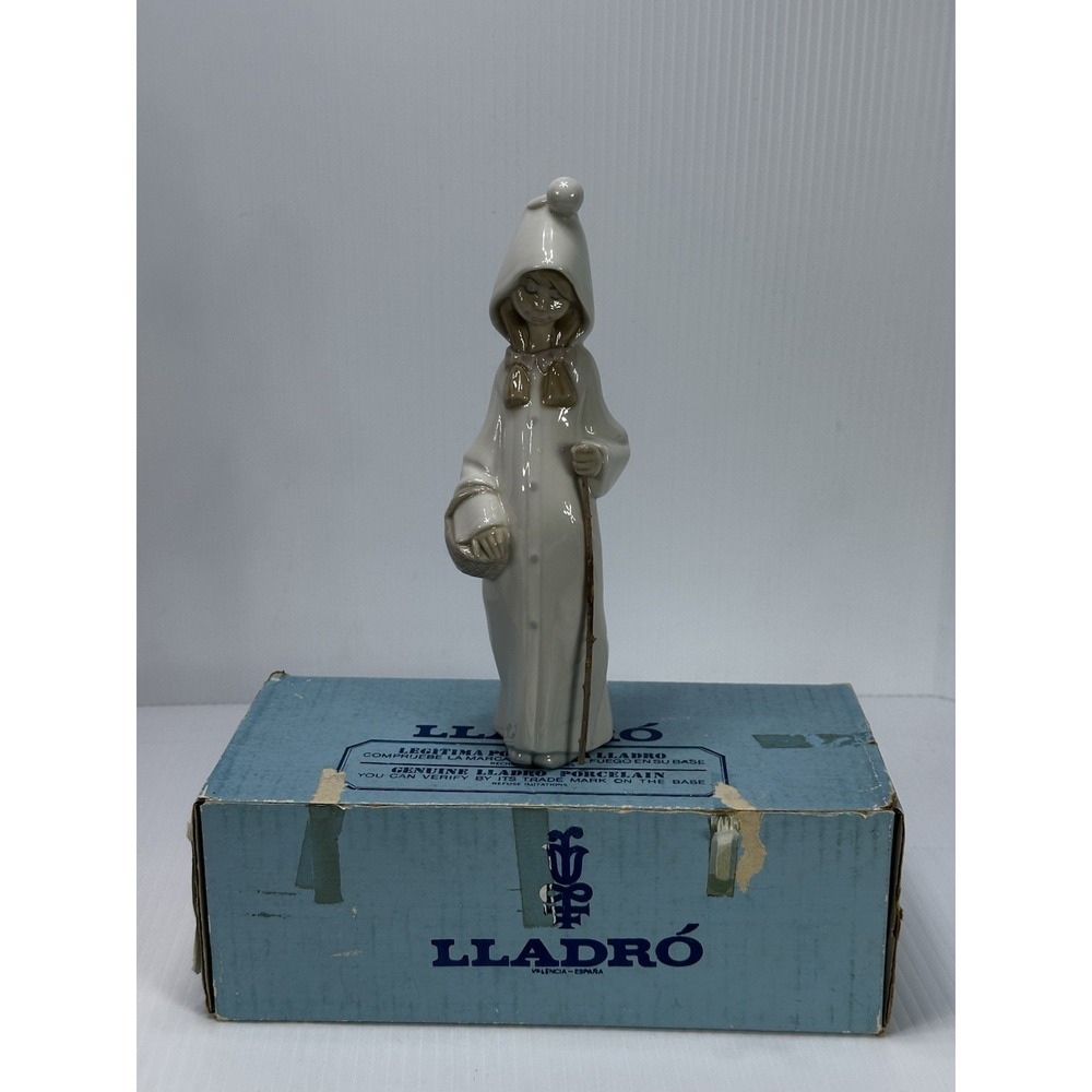 VTG‎ LLadró 4678 Shepherdess Girl Basket Walking Staff Porcelain Figurine Box